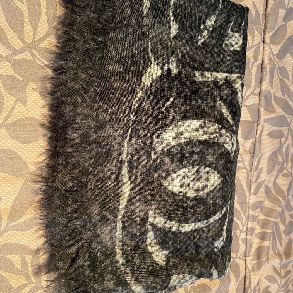 NWT Chanel Stole Black and Gray - Picture 5 of 6